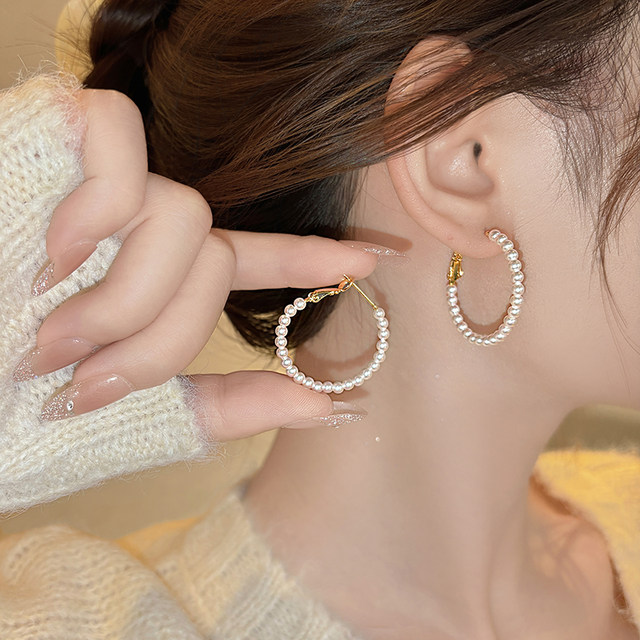 Gold Pearl Hoop Earrings Women's Autumn and Winter Earrings Temperament Earrings 2025 New Hot Style High-end Light Luxury Earrings