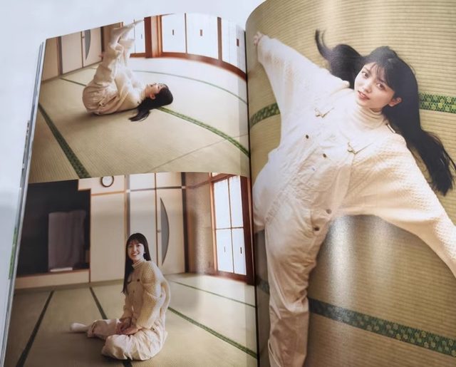 Spot Kubo Shiori 1st photo album, hand over, original Japanese version, with random special postcards, Nogizaka 46 Kubo Shiori Shueisha Photo album, album, magazine and painting collection, imported Japanese books