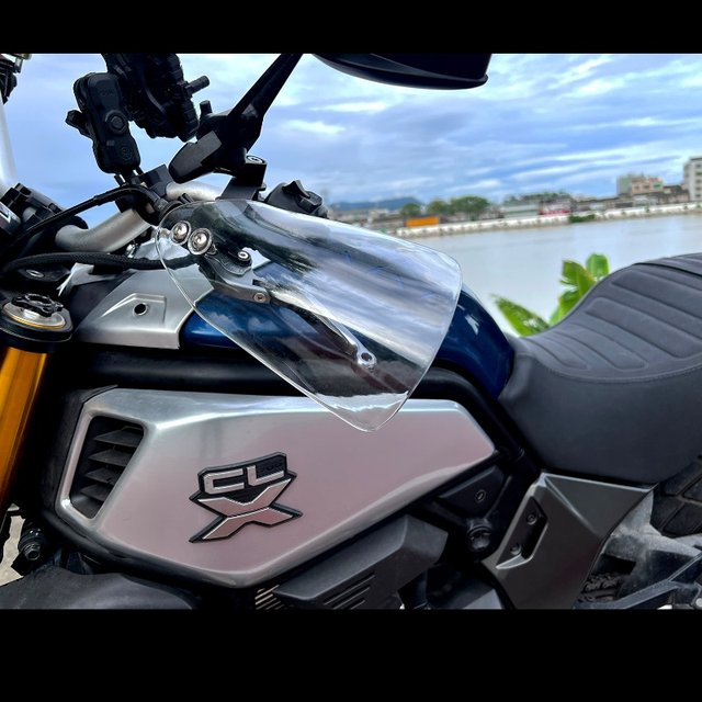 
Motorcycle handlebar windshield spring breeze CLX700/UHR150/PCX150 windshield hand guard suitable for universal modification