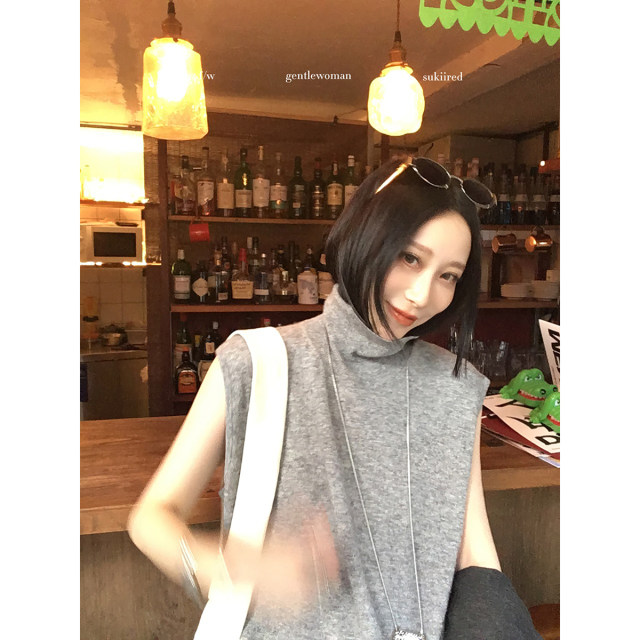 SukiiRED plush turtleneck sleeveless knitted vest for women in autumn new style inside and outside wearing vest sweater.
