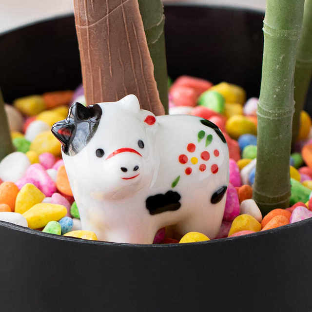 Ceramic mini cow ornaments, home decoration ornaments, good luck and fortune, calf ornaments, bonsai gardening flower pets