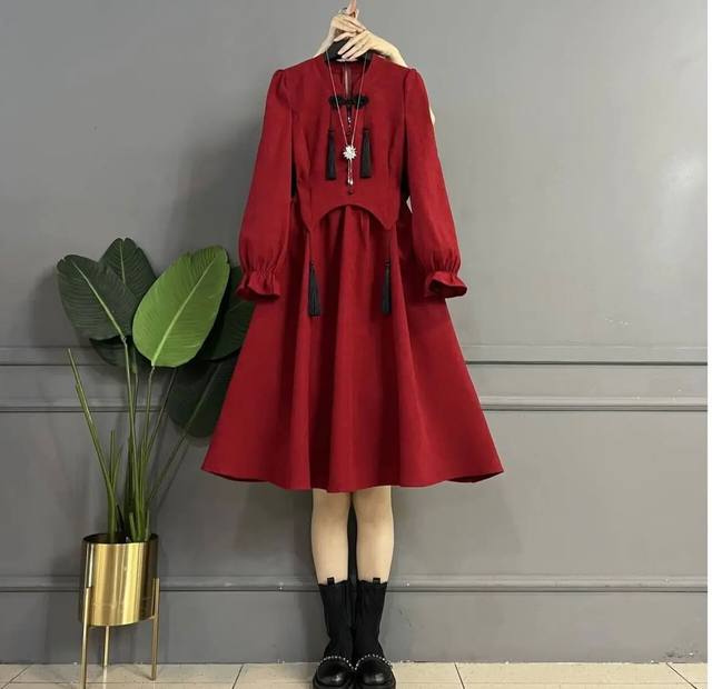 Autumn and winter new large size women's fat MM national circus decorative dress long skirt shows thin and dignified temperament model medium long skirt