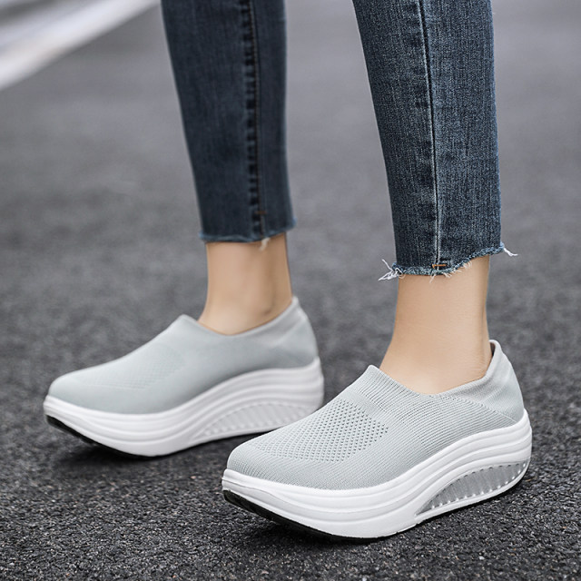 Cross -border large -size mothers shoes single shoes sports shoes nurse women's shoes thick sole EVA bottom light run shaking shoes
