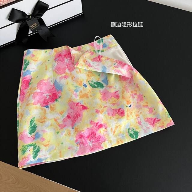 French holiday style satin color printed skirt for women in summer hot girl low waist slim A-line hip short skirt
