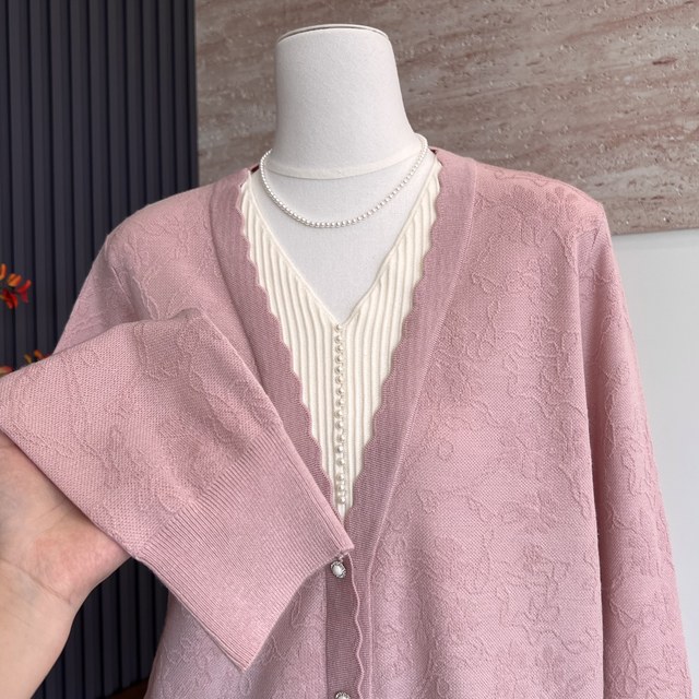 Mom's autumn fake two-piece knitted sweater, temperament bottoming top, middle-aged women's noble and fashionable V-neck sweater