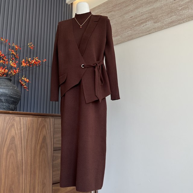 Fashionable and temperamental mother's autumn and winter vest dress long-sleeved mid-length two-piece sweater suit for middle-aged and elderly women