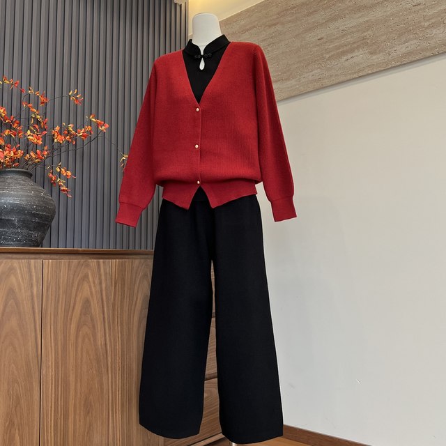 Fashionable and Western-style mother's clothing, new knitted tops and pants, two-piece middle-aged and elderly women's autumn and winter sweater sets