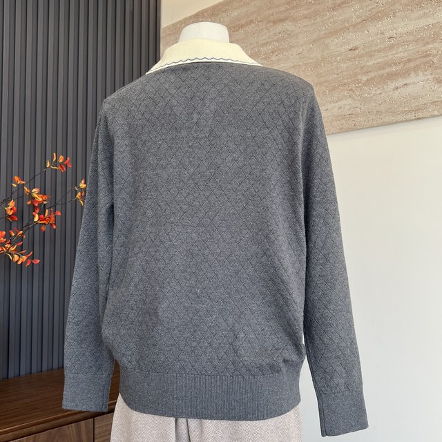 Fashionable and elegant mother's knitted sweater bottoming top lapel long-sleeved shirt middle-aged and elderly women's spring and autumn sweater