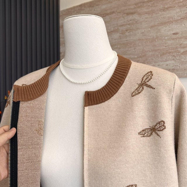 Autumn new mother-fitting sweater top for women zipper long-sleeved cardigan middle-aged and elderly fashionable round neck versatile jacket