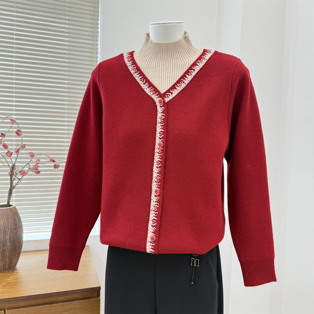 Mom's autumn and winter knitted bottoming shirt, fashionable half-turtleneck sweater, middle-aged and elderly women's clothing, fashionable and noble top