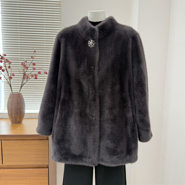 Middle-aged and elderly mother's mink velvet coat women's winter casual versatile mother-in-law daily winter wear loose lightweight coat
