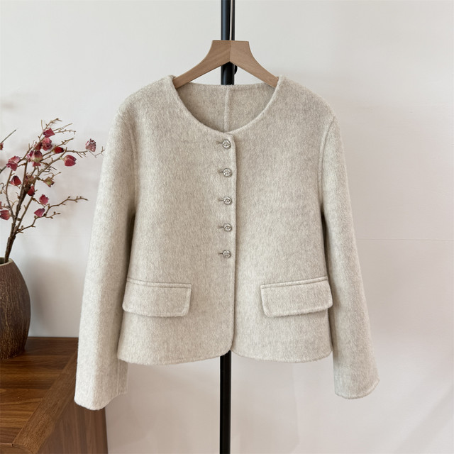Middle-aged mother's autumn woolen short coat 2025 new style middle-aged and elderly women's spring and autumn temperament round neck cardigan clothes