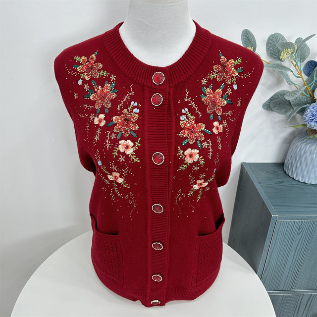 Middle-aged and elderly cardigan coat, autumn clothing, grandma sweater, mother's clothing, velvet thickened knitted autumn and winter clothing for the elderly, women
