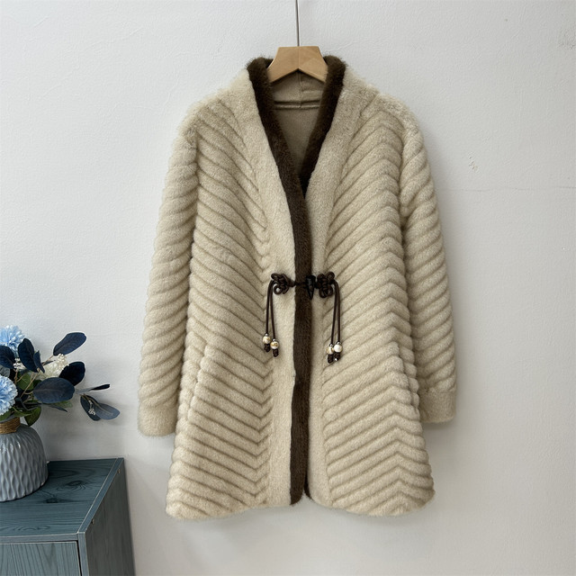 Mom's Autumn and Winter Clothes, Mrs. Fur All-in-One Jacket, Middle-aged and Elderly Large Size Mink Velvet Cardigan, Lady Fur