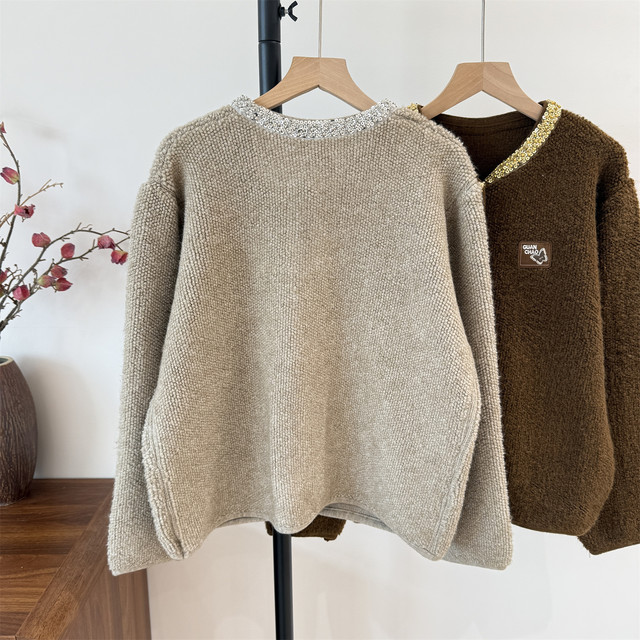 Middle-aged and elderly mothers autumn clothes, small fragrant style jacket 2025 new middle-aged women's spring and autumn knitted cardigan wool top