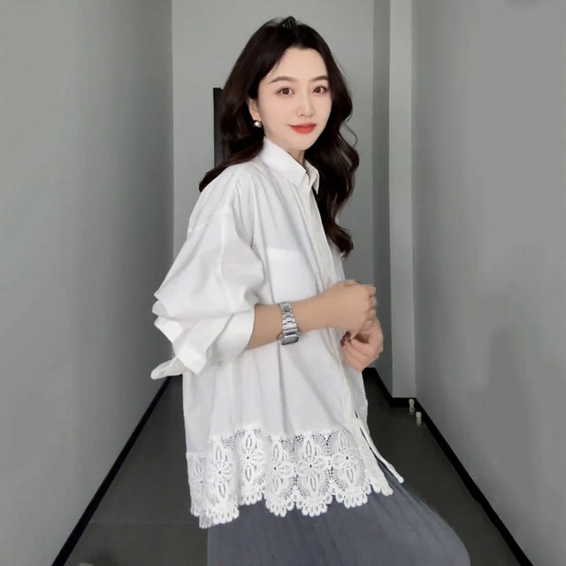 Large size temperament design lace spliced ​​white shirt for women in winter fat mm loose and slim inner layer top