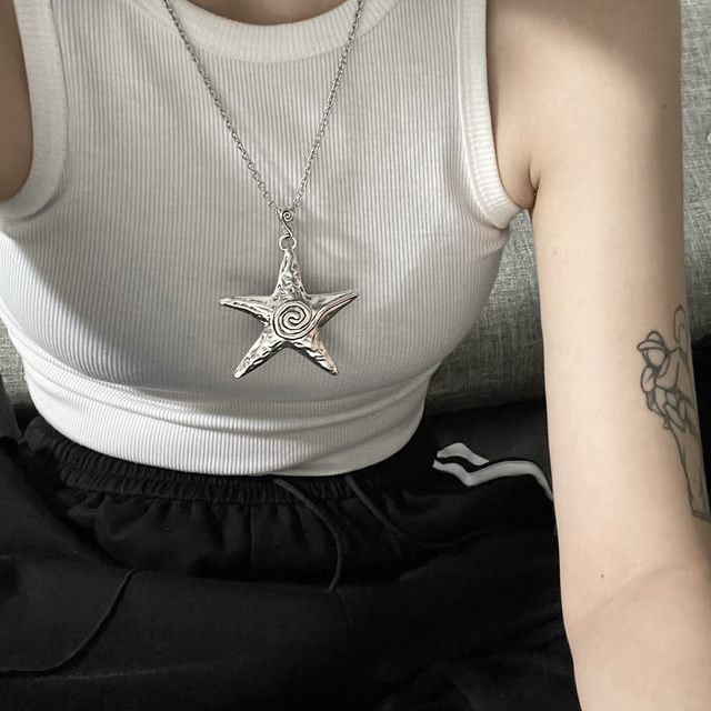 Starfish long necklace star long sweater chain five-pointed star sweater clothes pendant women's light luxury accessories decorative jewelry