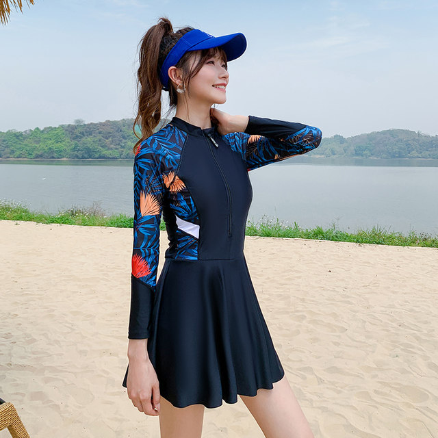 New couple swimsuits for women's one-piece dress style long-sleeved five-point pants for men's swimsuit sun protection large size Korean version hot spring beach