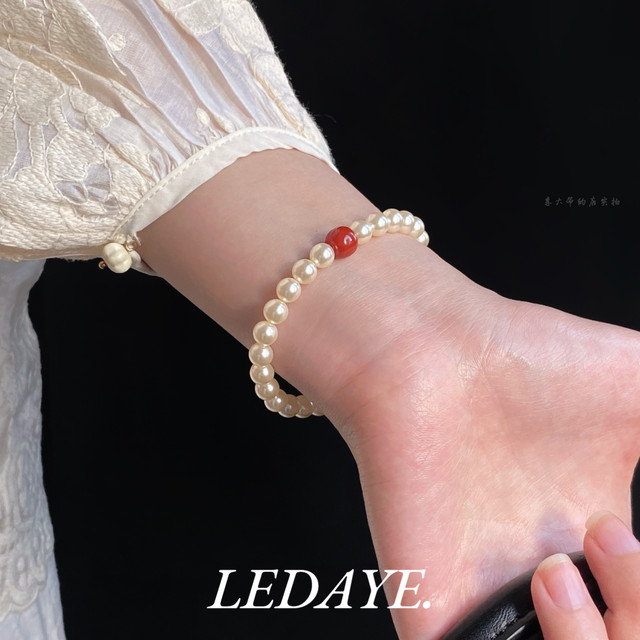 Uncle Li’s store Natural red agate pearl bracelets are stacked with versatile new Chinese style high-end white bracelets
