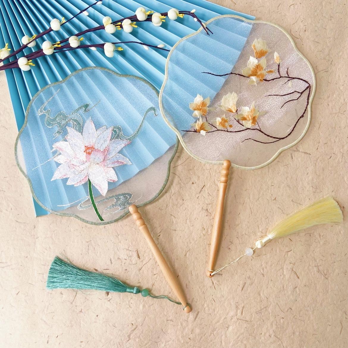 超好看的刺绣团扇古风圆形汉服摄影道具舞蹈圆扇子女士走秀宫扇