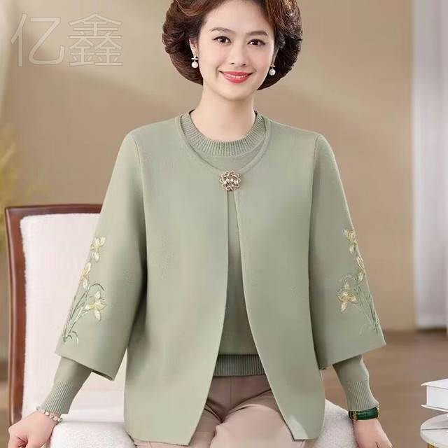 Mom's autumn clothes new knitted two-piece suit top middle-aged and elderly women's autumn and winter thick coat noble sweater cardigan
