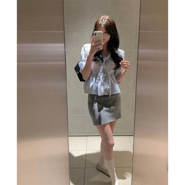 Ins Korean style, simple, slim and versatile, seven-quarter sleeves, V-neck straps, bows, short striped shirt top for women