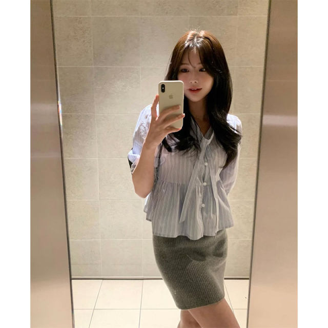 Ins Korean style, simple, slim and versatile, seven-quarter sleeves, V-neck straps, bows, short striped shirt top for women