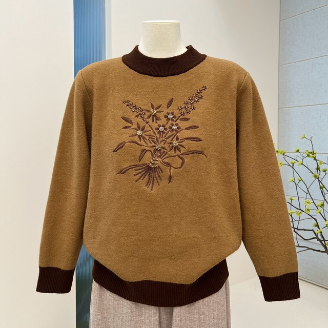 Winter new mother's clothing plus velvet thickened sweater sweater for middle-aged and elderly round neck pullover loose embroidered top for women