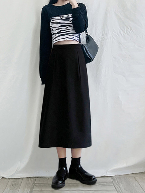 Fat sister pear-shaped body large-size black skirt 2025 autumn covers her hips and makes her look slim and not belly-like umbrella skirt