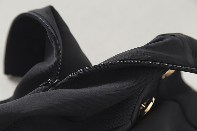 Elegant commuting wind autumn costume versatile high waist button embellishment of three -dimensional folds, thin, medium long A -line skirt black half skirt
