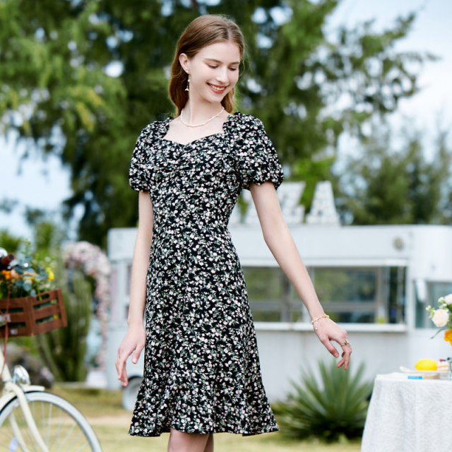 Betu Baitu Women's clothing 2024 New printed retro slimming square collar short -sleeved black dress
