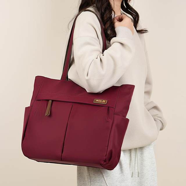 Brand tote bag Mommy bag Mother and baby outing lightweight handbag Large capacity 2025 new mother shoulder bag soft
