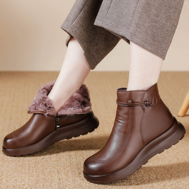 Genuine leather mother's shoes cotton shoes winter plus velvet to keep warm middle-aged soft-soled short boots non-slip middle-aged and elderly wool women's boots