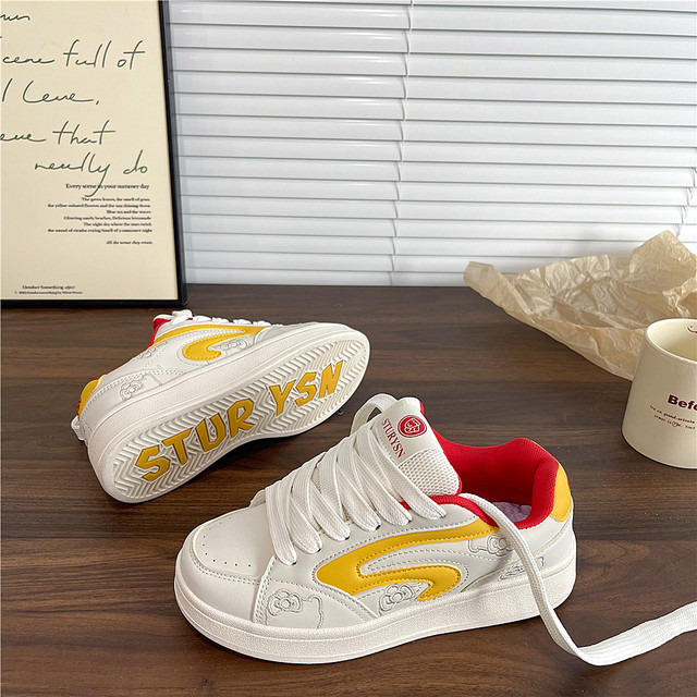 Original girly heart beige bread shoes women's ins trend 2025 winter new sneakers versatile casual white shoes trend