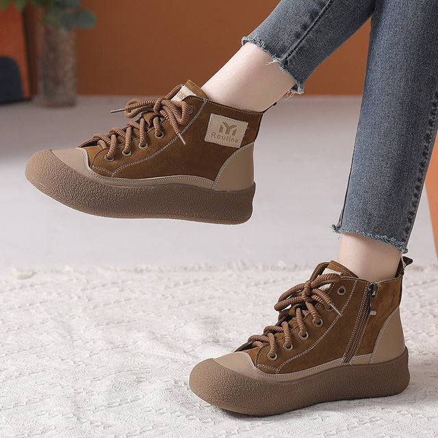 41 143 New autumn and winter special plus fat wide shoes dermis, fat feet, flat bottom, non -slip large size leisure lace female short boots
