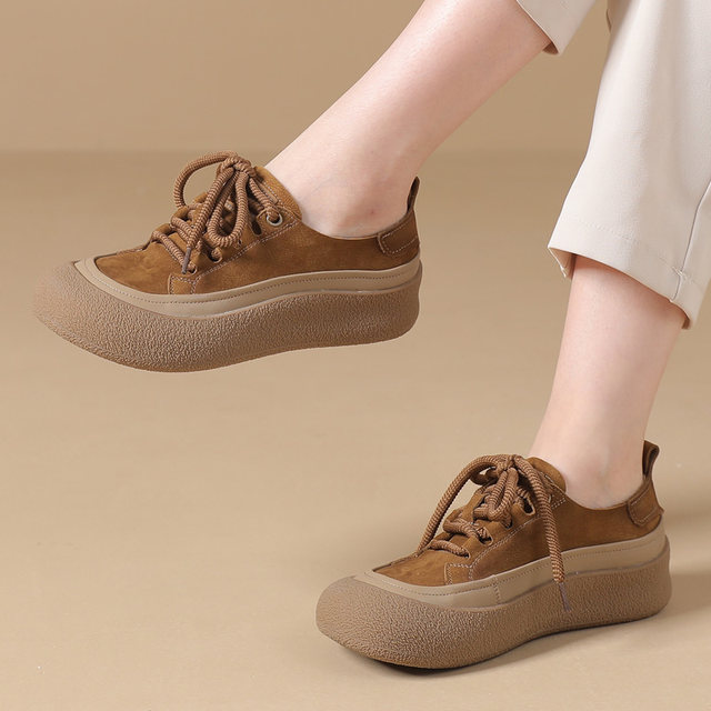 Plus size women's shoes 41 to 43 new autumn and winter spring wide and fat outer wear super soft special brand leather shoes 2024