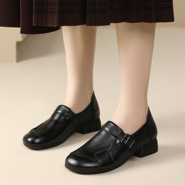 Loafers women's 2025 genuine leather new beef tendon soft sole comfortable wide fat foot shoes spring and autumn large size thick heel mother's shoes