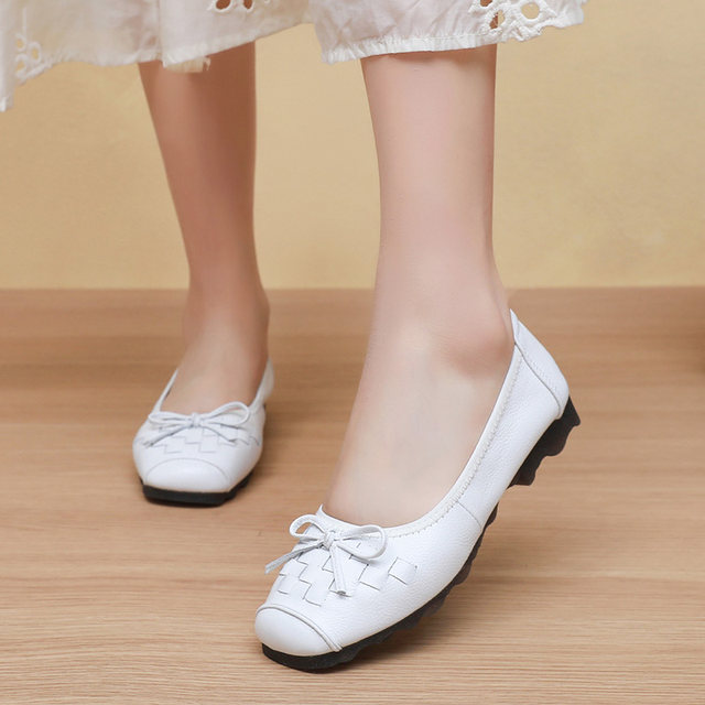 Genuine leather flat-sole single shoes new style shallow mouth beef tendon soft sole mother shoes versatile middle-aged and elderly women's shoes large size 42 bean doodle shoes