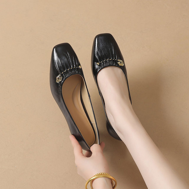 Top layer cowhide shallow mouth single shoes spring and autumn thick heel medium heel women's leather shoes soft sole new high heels large size women's shoes 43