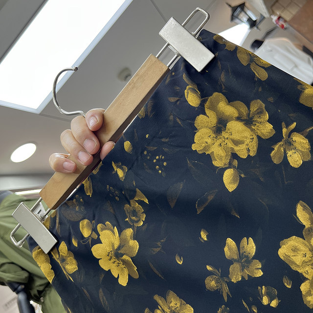 Holiday chiffon printed hip-pack skirt for women 2025 spring and summer new temperament age-reducing feminine floral long skirt