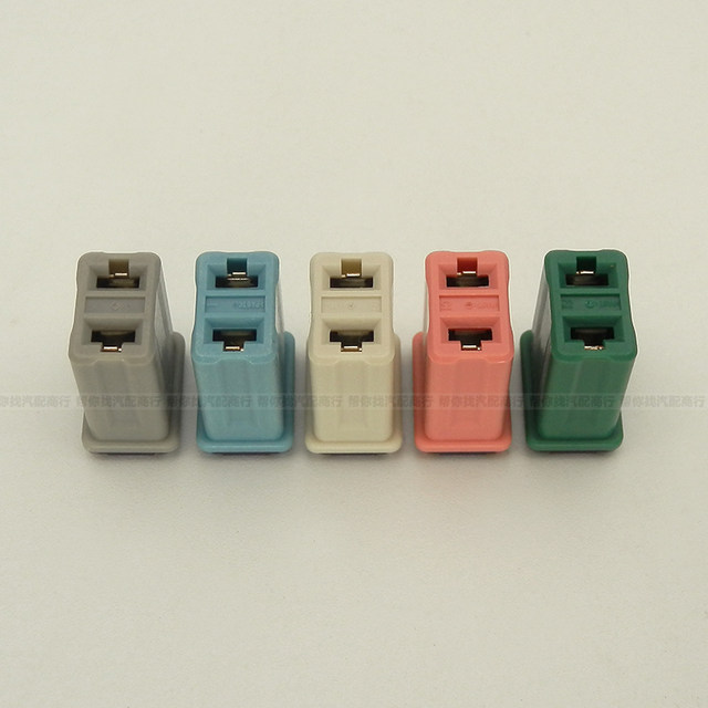 
Imported car mini square fuse is suitable for Ford Mondeo Explorer Roadshaver Sharp End cigarette lighter