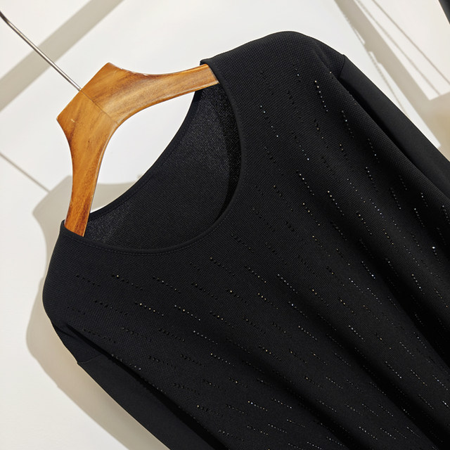 Large size knitted dress for women in autumn and winter new loose round neck and inner temperament versatile tassel diamond-set top outside wear

