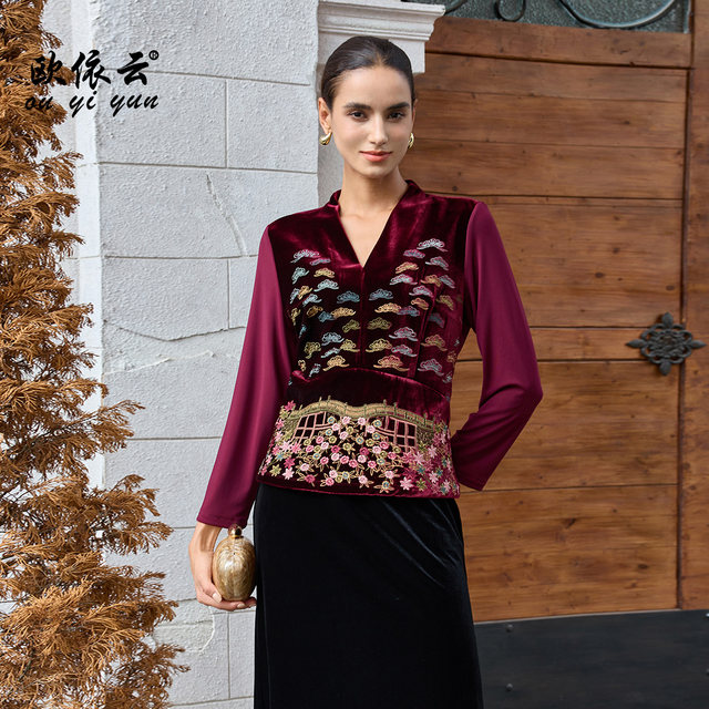 Ou Yiyun middle-aged foreign-style mother's autumn long-sleeved bottoming shirt slim and gorgeous top 2025 new style