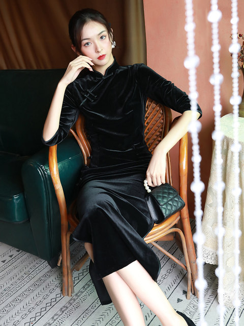 Black velvet cheongsam sexy long women's autumn and winter long-sleeved retro Chinese style modified dress for daily wear