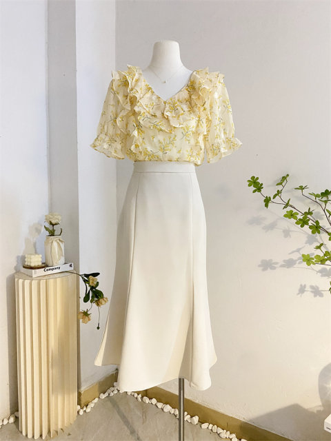 V-neck ruffled floral chiffon shirt sweet age-reducing short-sleeved shirt for women in summer design fashionable shirt top