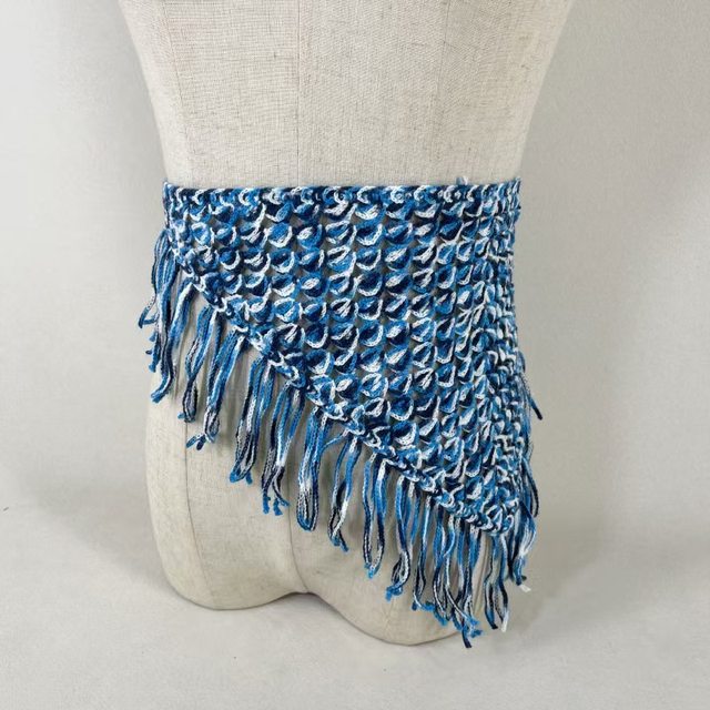 High-end ins lace-up triangle strap hot girl autumn and winter fashion trip with waist towel butt curtain knitted headscarf handmade