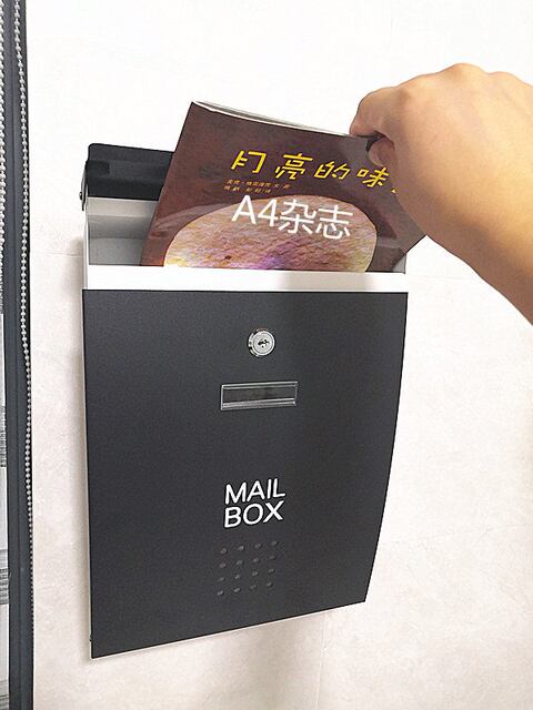High-end iron European-style mail box, mailbox and suggestion box, outdoor wall-mounted, rain-proof and waterproof