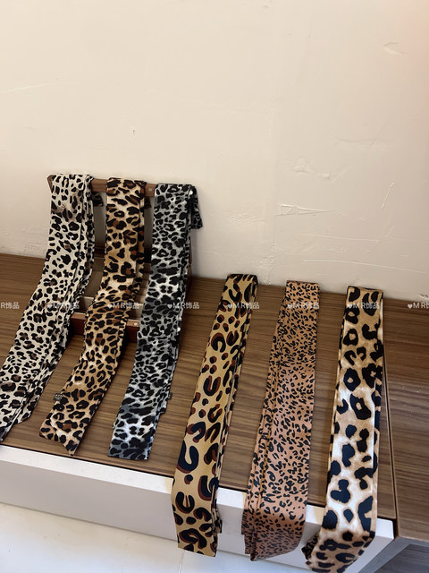 
Leopard print scarf women's new American retro leopard print neck strap millennium hot girl style thin silk scarf decorative scarf