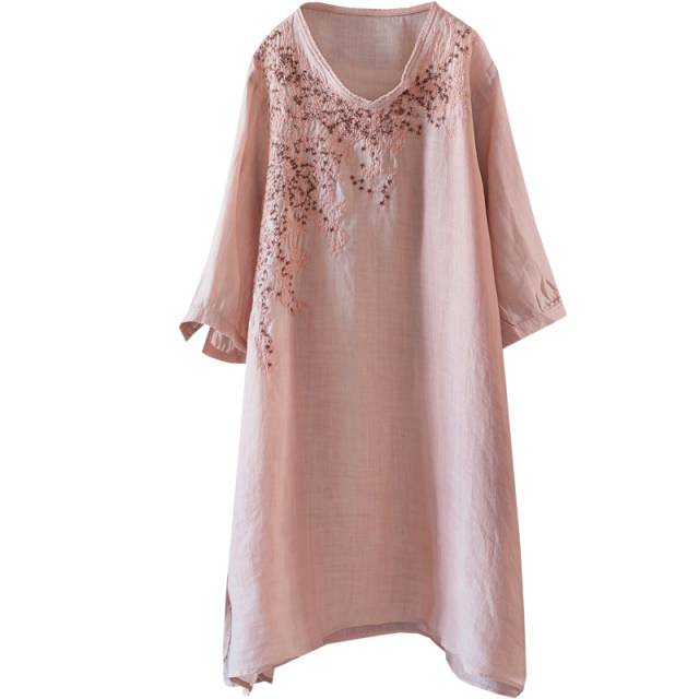 Literary temperament Mid -length round necklads, slopes, split heavy workers embroidery, sleeve fine stuffy t -shirt tea clothing