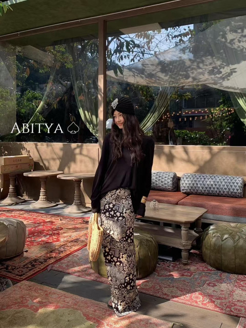 European Station 2025 Spring New Fashionable, versatile and simple high-waisted slim printed A-line skirt skirt women's long skirt
